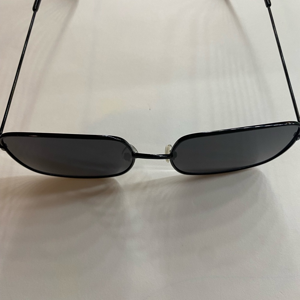 Black Oversized Square Sunglasses - Classic Women Accessories - Picture 6 of 7